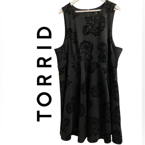 26W Torrid Black Flocked Velvet Scuba Skater - Picture 4 of 4